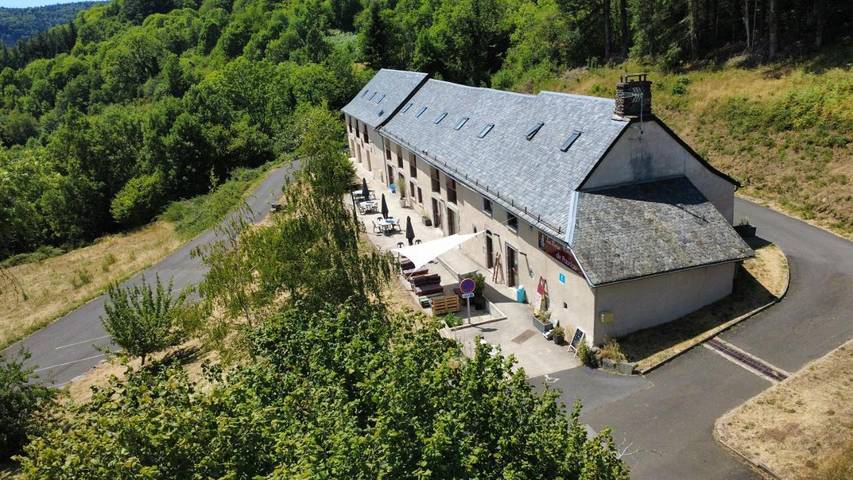 Gîte pour 3 personnes, avec Terrasse et Jardin ainsi que Vue et Vue sur le lac à Condat - 2
