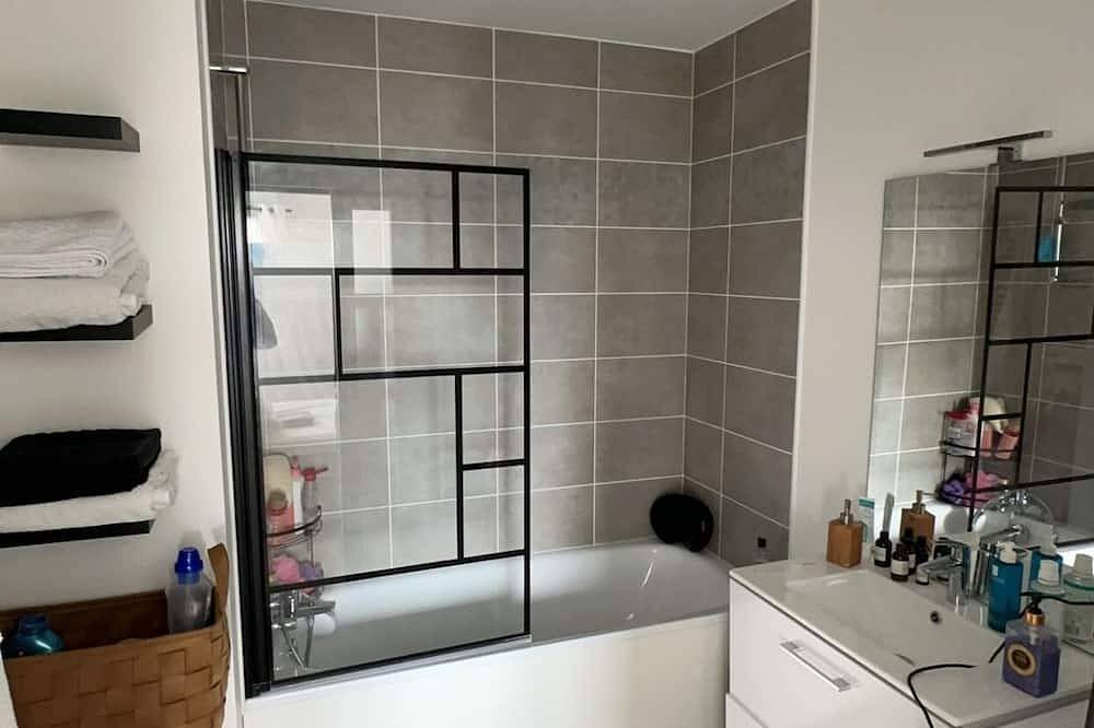 Appartement entier, Grand F2 dernier etage belle vue en residence privée in Le Blanc-Mesnil, Seine-Saint-Denis
