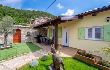 Ferienhaus für 4 Personen, mit Terrasse, mit Haustier in Zentralistrien