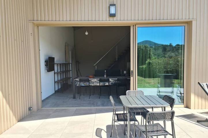 Location de vacances pour 8 personnes, avec jardin et balcon, animaux acceptés à Eccica-Suarella