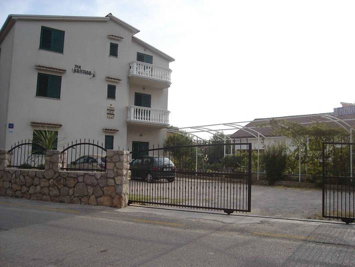 Gîte pour 4 personnes, avec jardin à Pirovac - 3