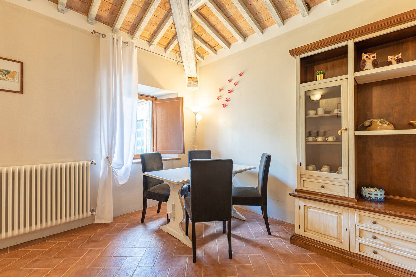 Ganze Wohnung, Ferienwohnung 'L'uscio' mit Bergblick, Gemeinschaftspool und Wi-Fi in Chianciano Terme, Siena Provinz