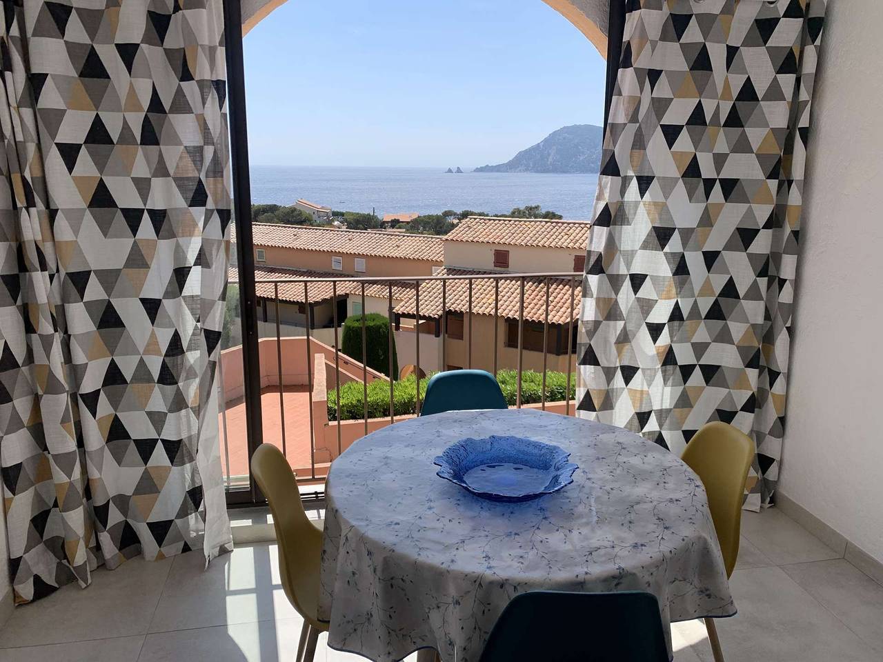 Ganze Ferienwohnung, Ferienwohnung für 4 Personen mit Pool in Saint-Mandrier-sur-Mer, Toulon Region