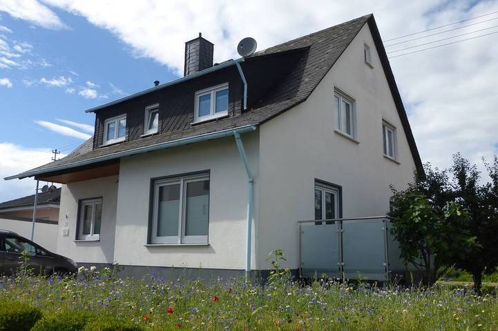 Ferienwohnung für 3 Personen, mit Balkon und Whirlpool sowie Garten in Villmar