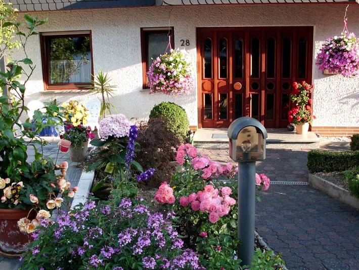 Ferienwohnung für 4 Personen, mit Balkon und Terrasse sowie Garten und Ausblick in Koblenz