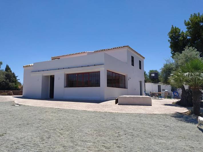 Casa de vacaciones para 8 personas, con vistas además de piscina y jardín - 1