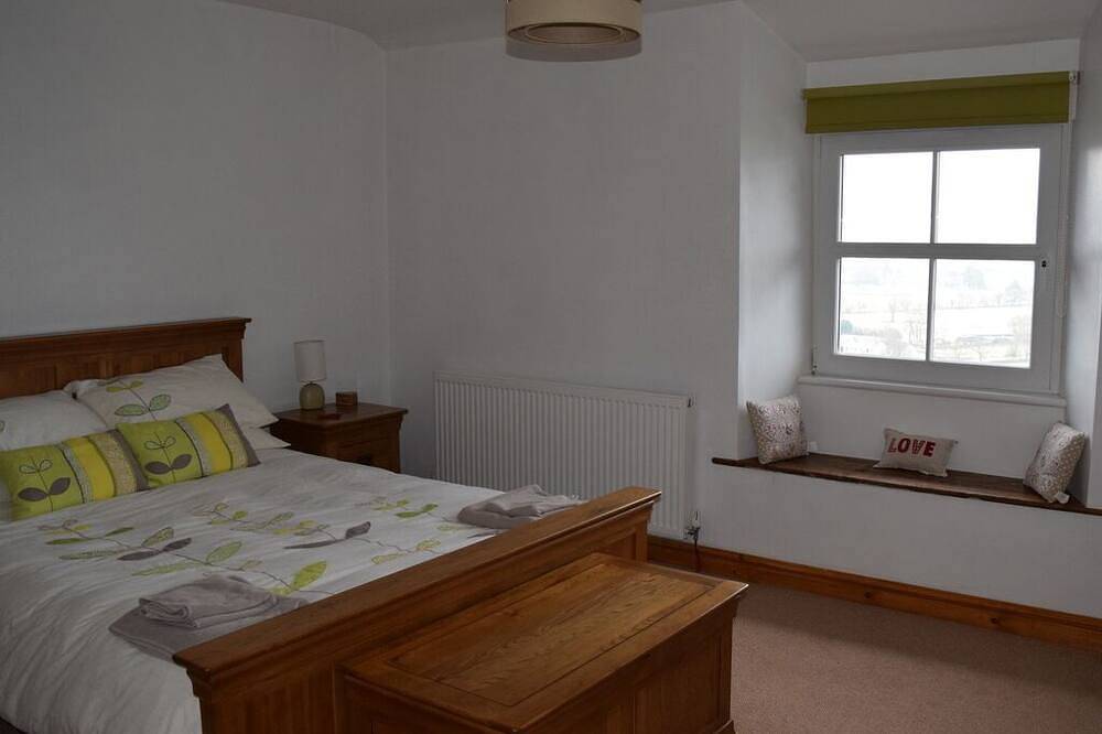 Miner's Cottage: Traditional Cottage with Lake Views in Coniston, Lake District