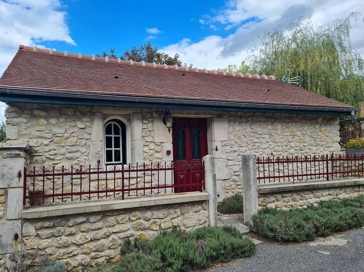Location de vacances pour 3 personnes, avec Terrasse ainsi que Jardin et Vue dans Saint-Germain-des-Fossés
