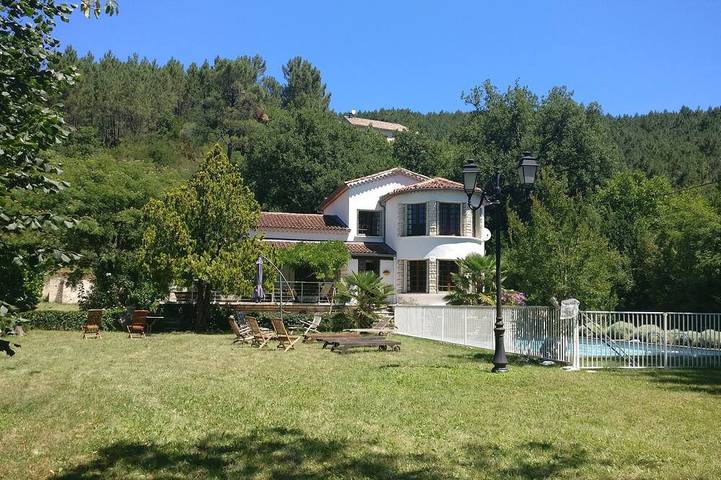 Location de vacances pour 10 personnes, avec jardin, animaux acceptés à Chambon (Gard)