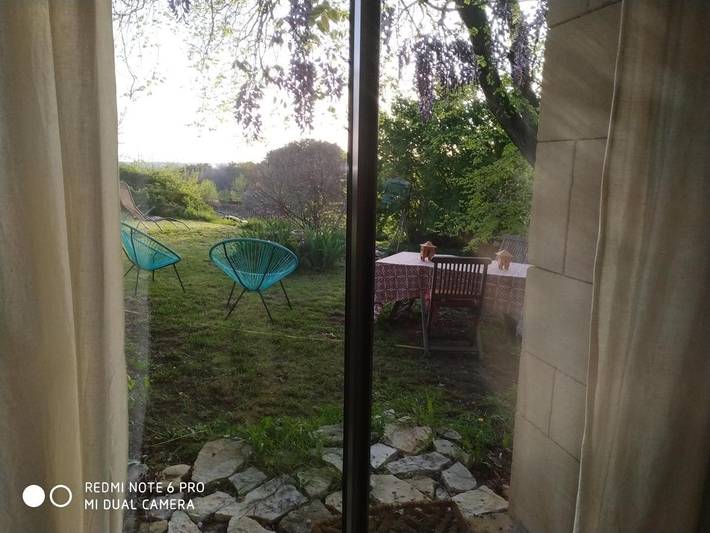 Location de vacances pour 2 personnes, avec vue ainsi que jardin et terrasse à Cénac-et-Saint-Julien - 3