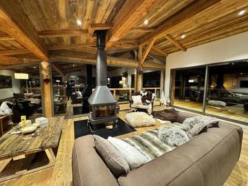 Gîte pour 10 personnes, avec jacuzzi ainsi que balcon et jardin à Essert-Romand
