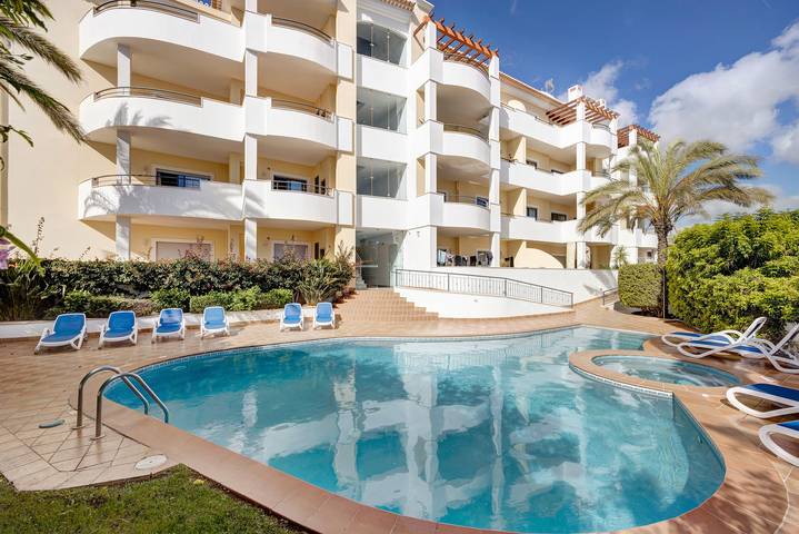 Apartment for 4 people, with garden in Santa Maria