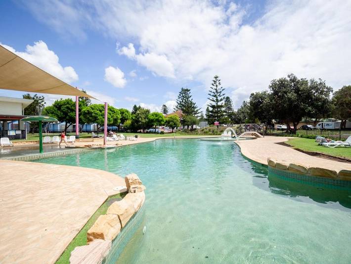 Holiday village for 6 people, with balcony and pool as well as garden - 1