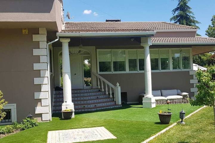Location de vacances pour 14 personnes, avec Jacuzzi ainsi que Terrasse et Jardin à Alcalá de Henares