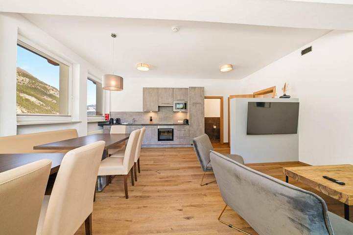 Ferienwohnung für 10 Personen, mit Terrasse und Garten sowie Ausblick in Tösens