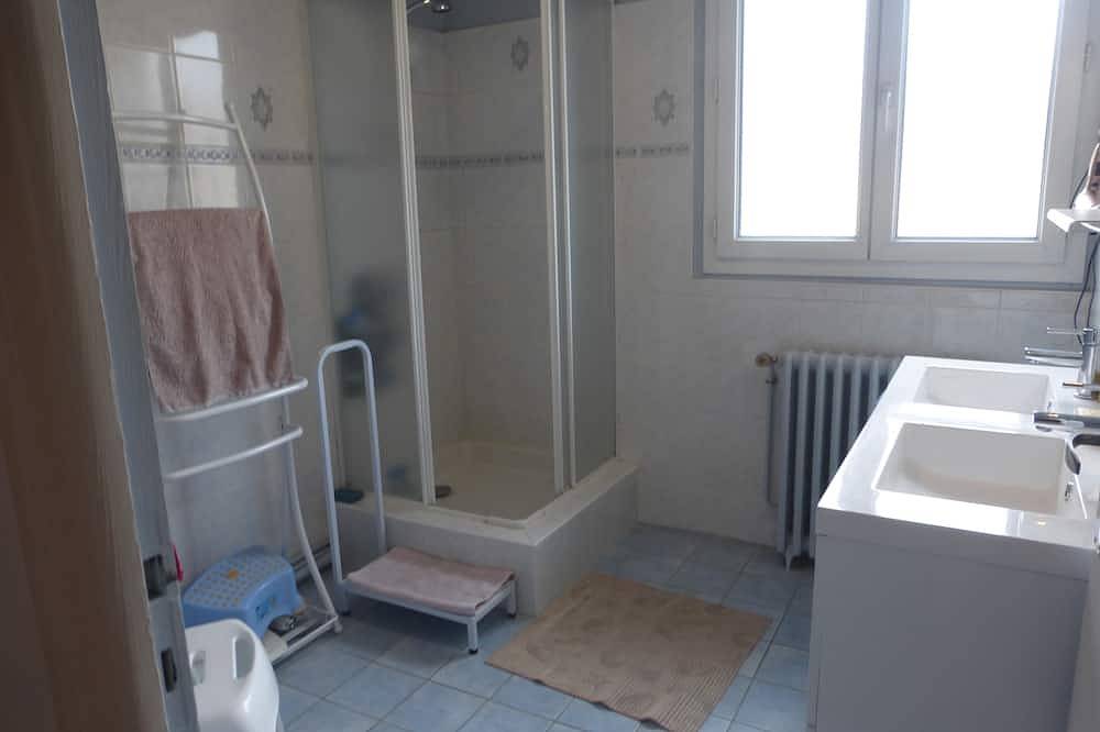 Entire apartment, Fully equipped apartment in the center of town, no pets allowed in Saint-Céré, Massif Central