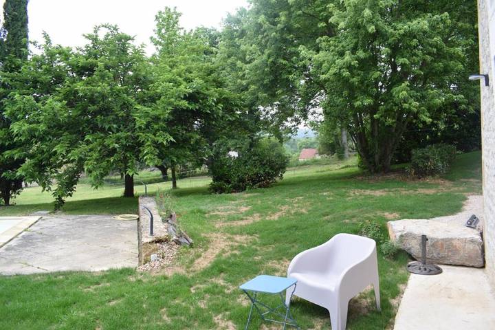 Location de vacances pour 8 personnes, avec vue ainsi que piscine et jardin à Camboulit - 2