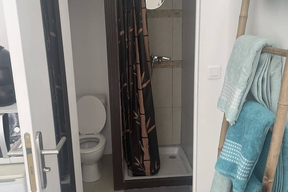 Apartamento entero, Comfortable studio 5 min from the beach + pool access in Biguglia, Región de Bastia