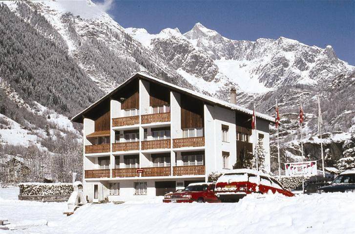 Ferienwohnung für 5 Personen, mit Balkon und Terrasse sowie Garten und Sauna in Fieschertal