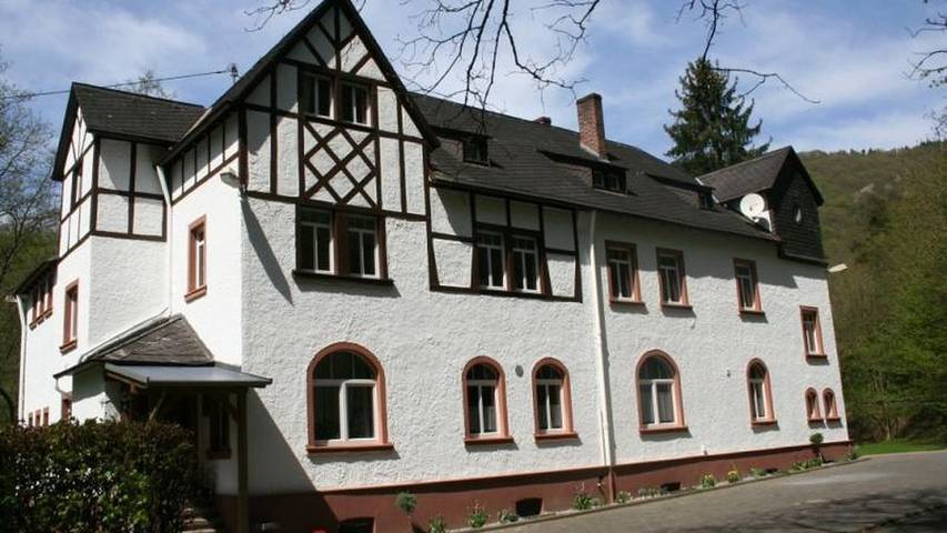 Location de vacances pour 4 personnes, avec jardin et terrasse, adapté aux familles à Alf
