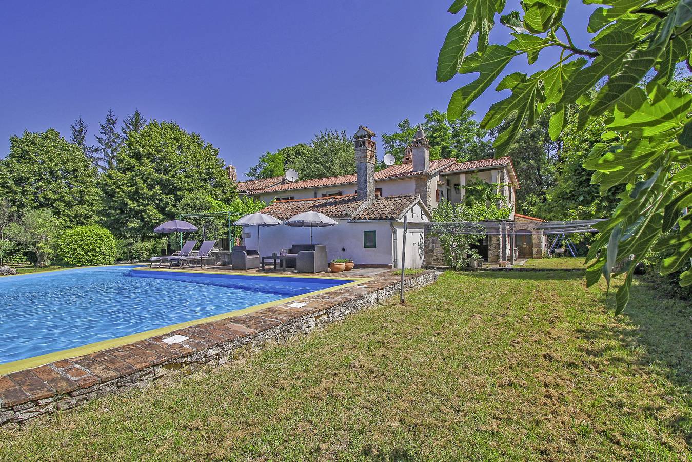 Holiday house Filip * large plot with garden, private pool, free Wifi in Istria