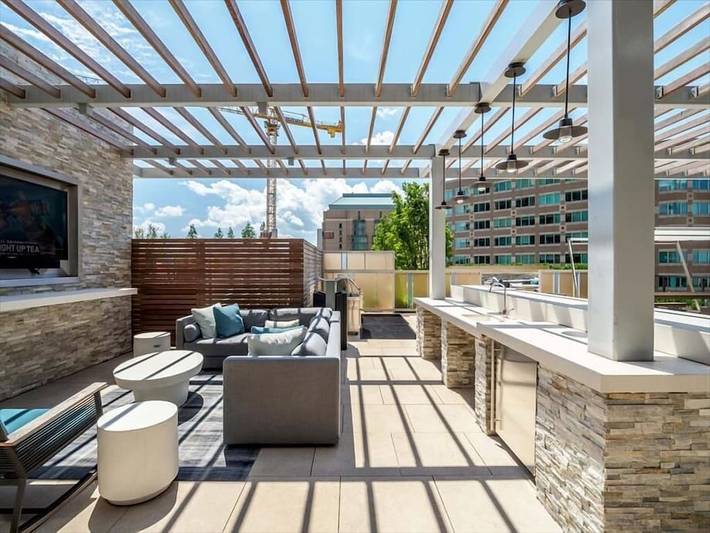 Vacation rental for 5 people, with terrace and balcony/terrace as well as pool in Northern Virginia