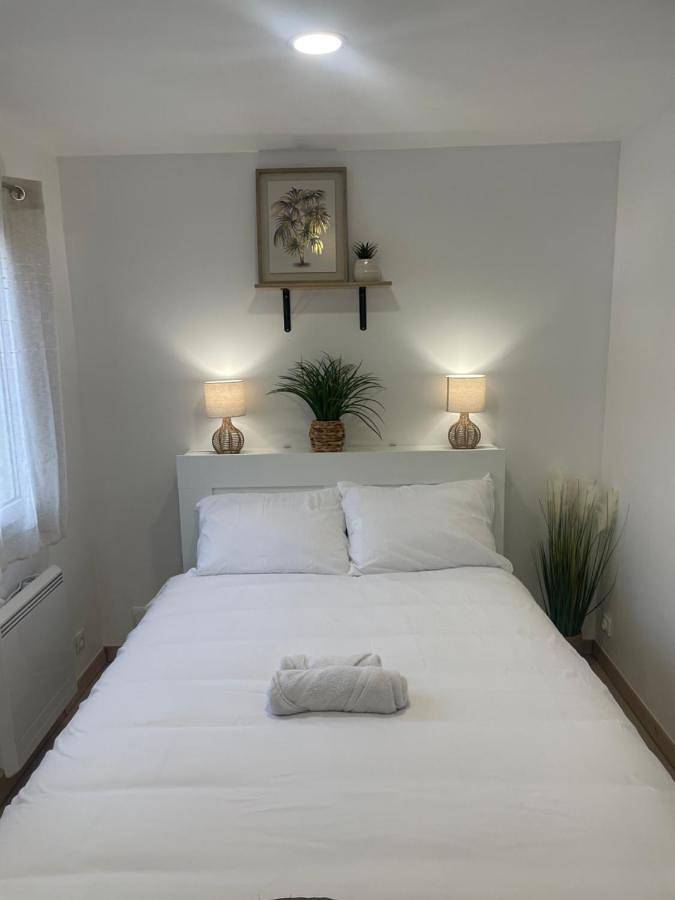 Appartement entier, Résidence Chene- 15 Mn de Paris et 05 Mn d'Orly Aéroport in Viry-Châtillon, Essonne