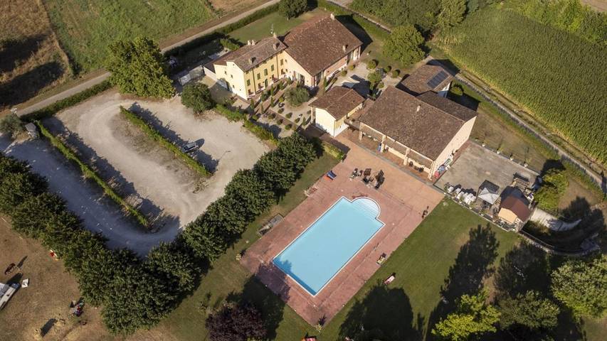 Agriturismo per 2 persone, con Terrazza e Giardino nonché Piscina a Volta Mantovana