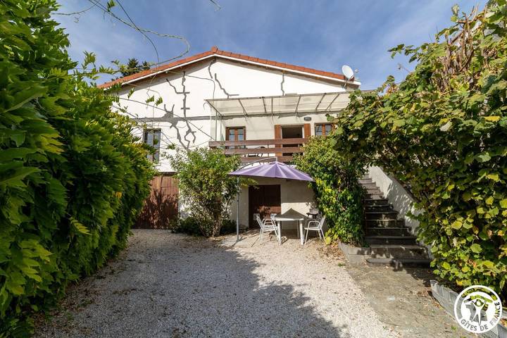 Gîte pour 6 personnes, avec jardin, animaux acceptés à Tallende