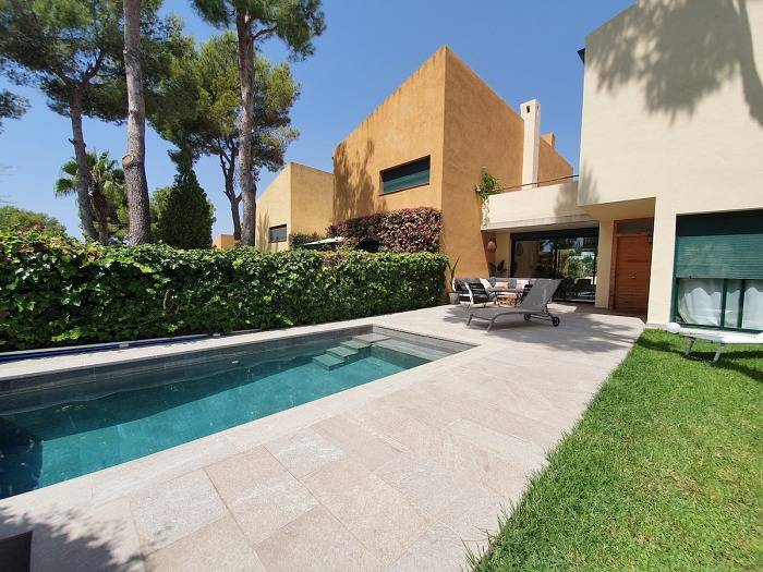 Escapadas de fin de semana para 8 personas, con Balcón y Terraza además de Jardín y Piscina en Tarragona