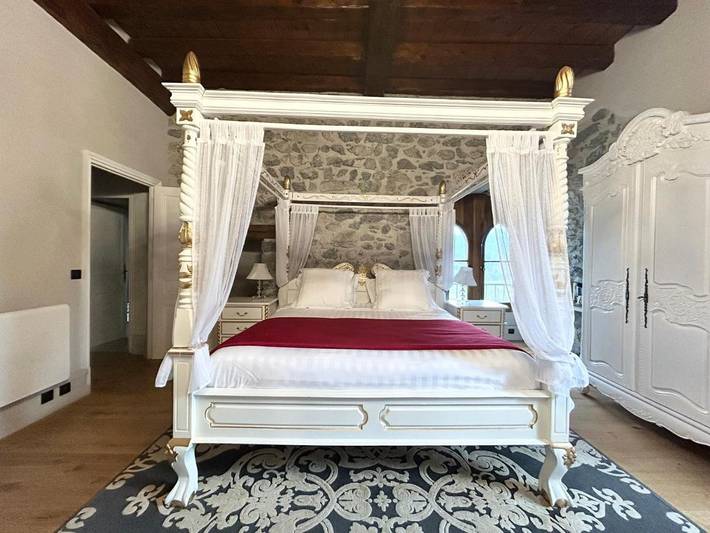 Location de vacances pour 2 personnes, avec vue et jardin, animaux acceptés à Burettes - 2