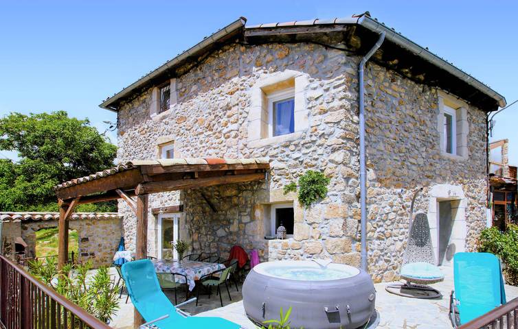 Location de vacances pour 7 personnes, avec jardin et terrasse, animaux acceptés à Pont-de-Labeaume - 3