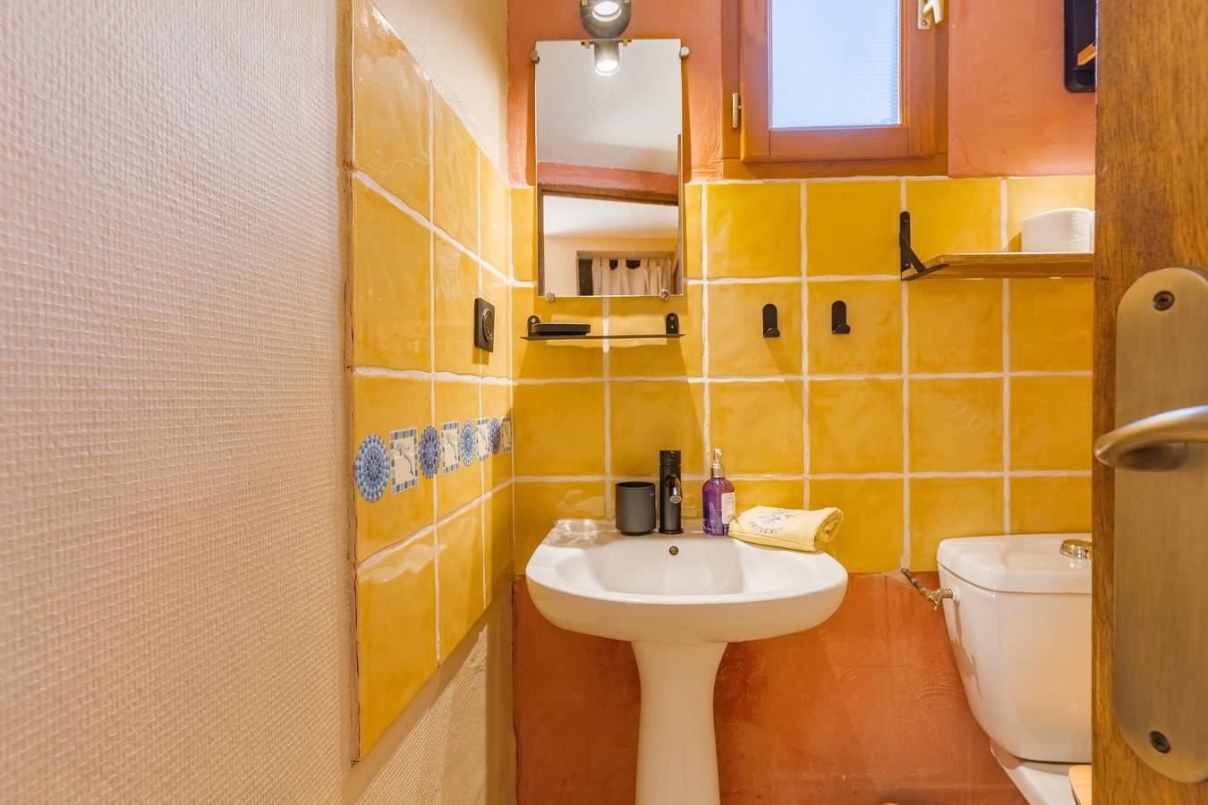 Chambre d’hôtes « Voyage » avec terrasse partagée, Wi-Fi et climatisation in Sainte-Croix-du-Verdon, Parc naturel régional du Verdon