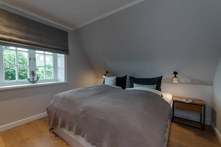 Reet-Doppelhaushälfte im klaren, modernen Stil und tollem Garten in Archsum in Sylt-Ost, Sylt (Gemeinde)