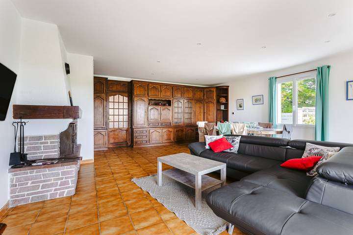 Holiday Home 'Gîte Panda' with Shared Pool, Spa, Wi-Fi & Air Conditioning in Marans, La Rochelle region