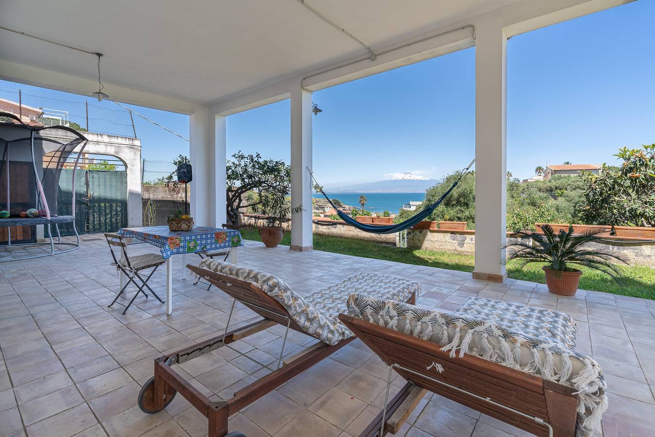 Appartement in villa 'Il Limone, La Salvia e il Rosmarino' met Zeezicht, Privéterras en Wi-Fi in Costa Saracena, Provincie Syracuse