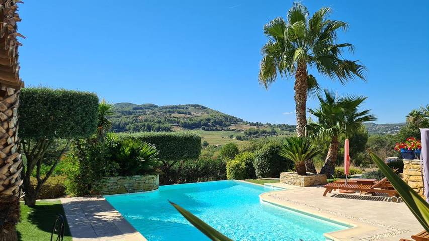 Chambre d’hôte pour 3 personnes, avec vue ainsi que piscine et jardin à Le Castellet - 3