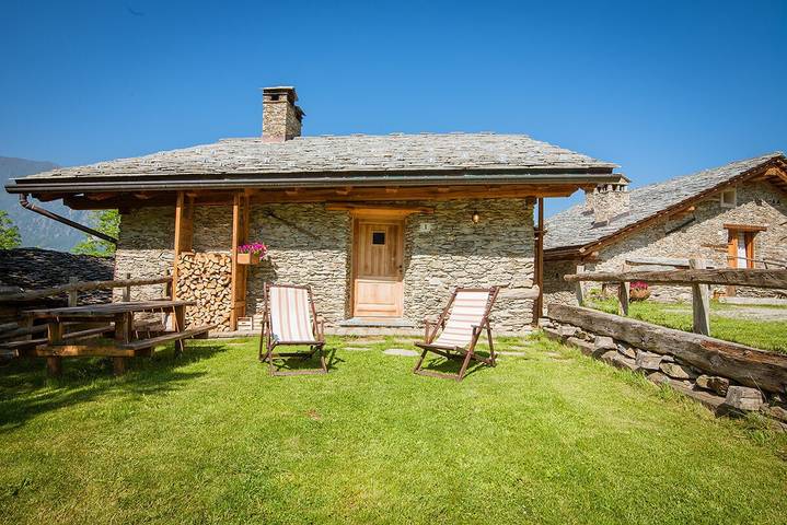 Chalet 'Civico 1 ' with Mountain View, Private Garden and Wi-Fi in Marmora, Cuneo Province