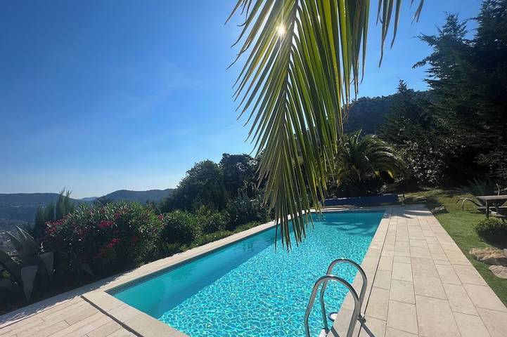 Location de vacances pour 4 personnes, avec Balcon ainsi que Jacuzzi et Jardin à Aspremont