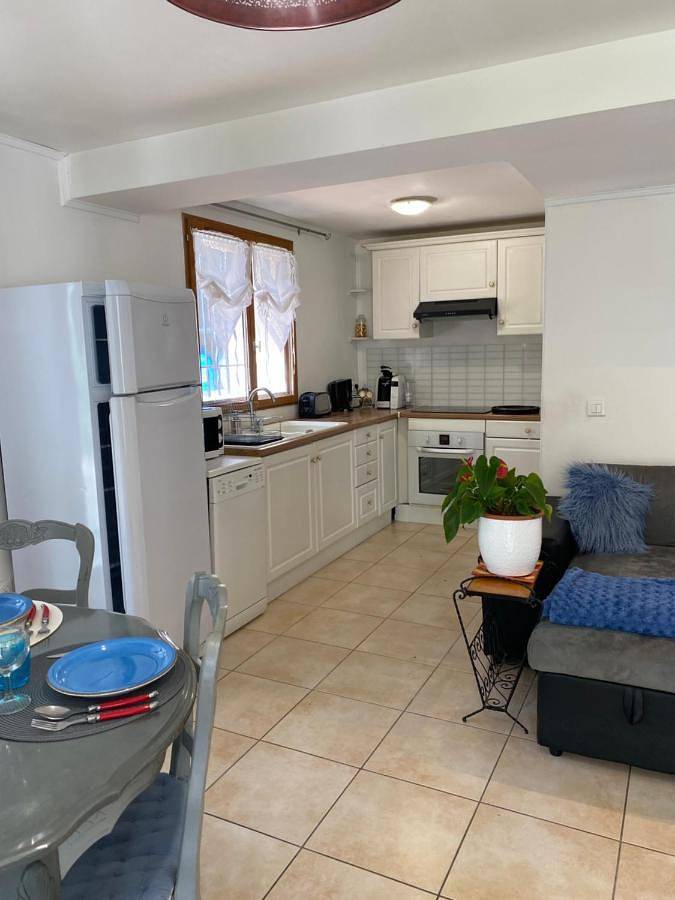 Gîte pour 4 personnes, avec jardin et jacuzzi à La Destrousse - 3