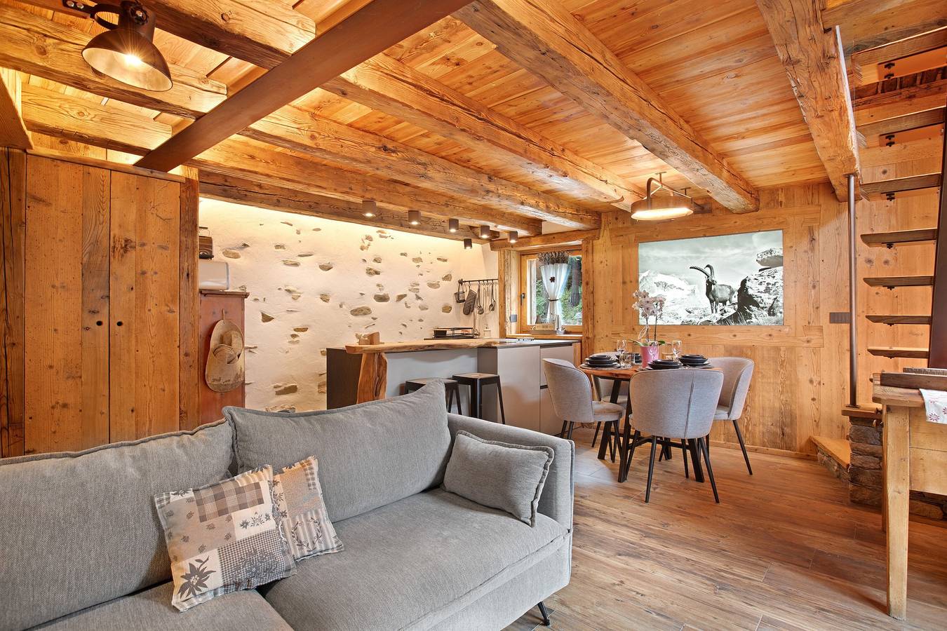 Chalet 'Lo Pailler De Mamma e Pappa' con vista sulle montagne, terrazza privata, Wi-Fi e Bagno Turco in Maisonnasse (Valsavarenche), Valsavarenche