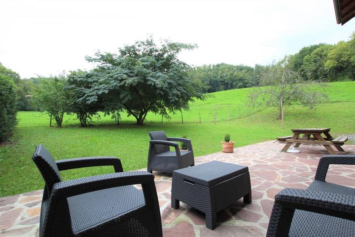 Gîte pour 6 personnes, avec terrasse ainsi que jacuzzi et jardin à Saint-Étienne-de-Baïgorry - 4