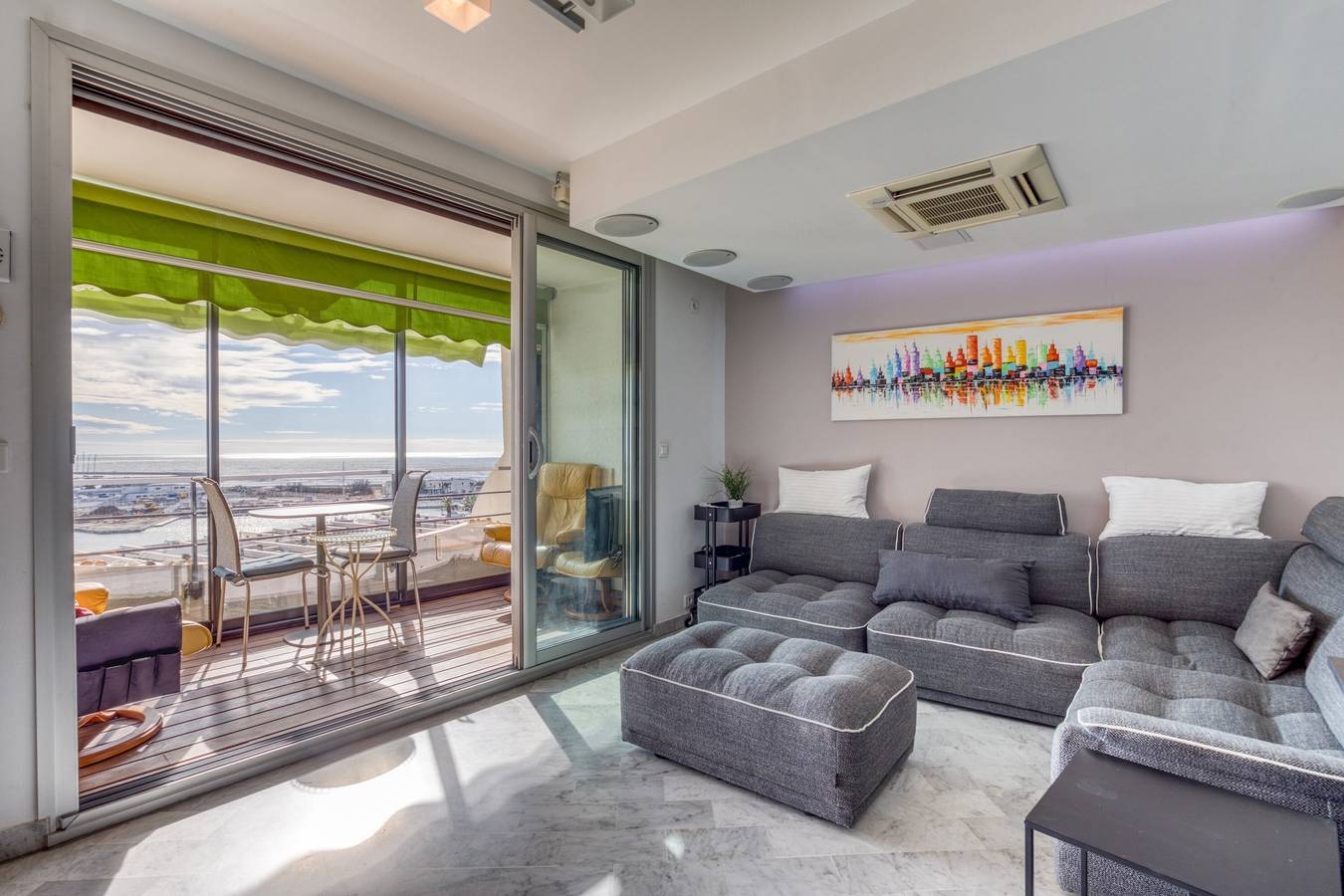 Entire apartment, The Splendid Grande Pyramide with Sea View, Wi-Fi, and Air Conditioning in Le Couchant, La Grande-Motte