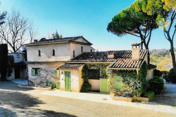 Villa pour 6 personnes, avec Jacuzzi et Terrasse ainsi que Jardin et Piscine