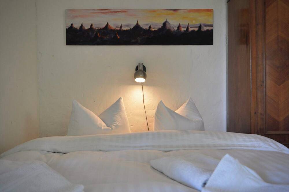 Ganze Wohnung, Romantisches Studio am Waldesrand mitgartensauna in Schwarz, Mecklenburgische Seenplatte