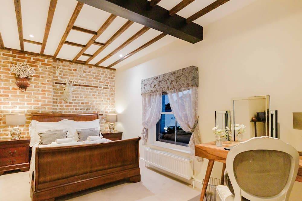 Experience boutique comfort above The Powell pub in Birchington. Stylish en-suite rooms, luxury touches, and a vibrant pub below—perfect for business, couples, or families. Book your coastal escape today! in Birchington, Kent