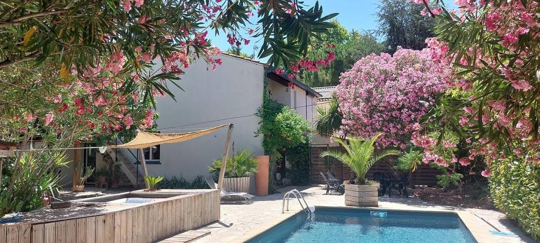 Location de vacances pour 6 personnes, avec jacuzzi ainsi que jardin et piscine à Jacou - 2