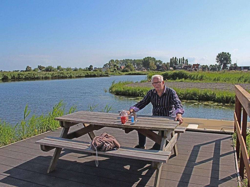 'Atelier am Wasser' in Broek op Langedijk, Niederländische Nordsee