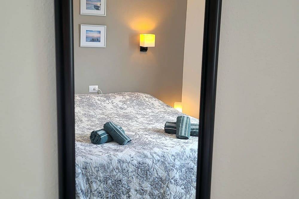 Entire apartment, Coastal Apartment Ocean Breeze Caleta with Sea View in Costa de Antigua, Antigua