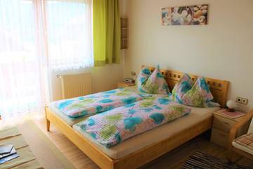 Ferienwohnung für 2 Personen, mit Garten und Seeblick sowie Balkon, kinderfreundlich am Faaker See